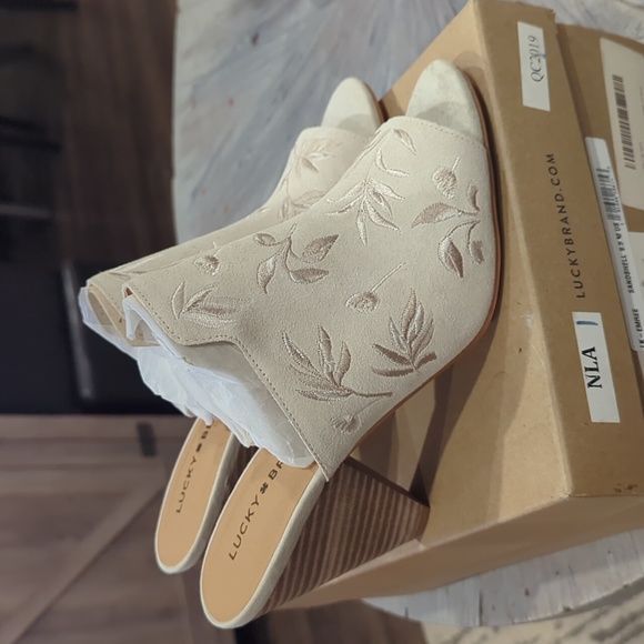 Lucky Brand Emree Suede Open Peep Toe Cone Heel Mule sandshell EEuc - Picture 2 of 8